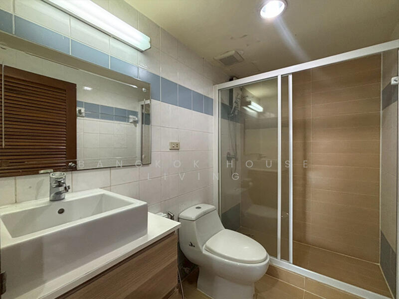 Royal Castle Sukhumvit, Bangkok, 30 Soi Sukhumvit 39, Khlongtoei Nua, Watthana, Bangkok, 3 Bedrooms, 140 sqm, Condo For Rent, by Bangkok House Living, 500094496 - DDproperty.com