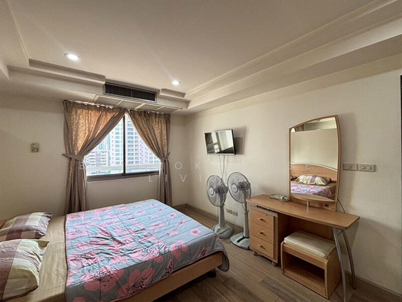 Royal Castle Sukhumvit, Bangkok, 30 Soi Sukhumvit 39, Khlongtoei Nua, Watthana, Bangkok, 3 Bedrooms, 140 sqm, Condo For Rent, by Bangkok House Living, 500094496 - DDproperty.com