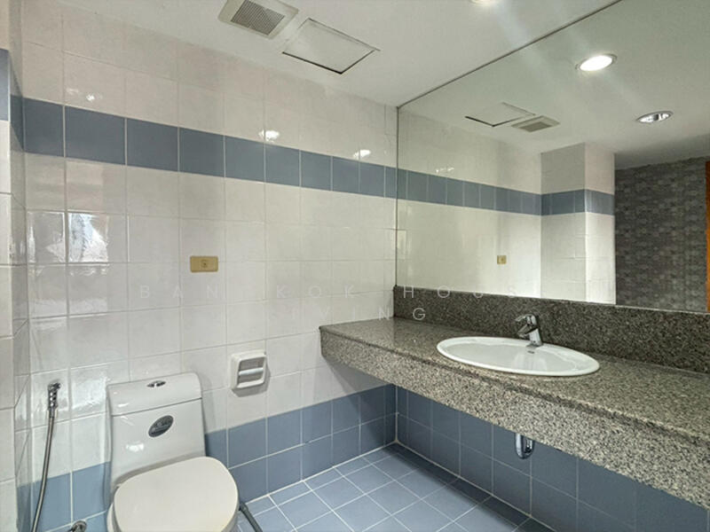 Royal Castle Sukhumvit, Bangkok, 30 Soi Sukhumvit 39, Khlongtoei Nua, Watthana, Bangkok, 3 Bedrooms, 140 sqm, Condo For Rent, by Bangkok House Living, 500094496 - DDproperty.com