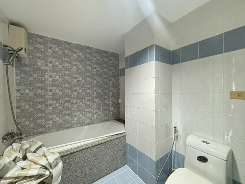 Royal Castle Sukhumvit, Bangkok, 30 Soi Sukhumvit 39, Khlongtoei Nua, Watthana, Bangkok, 3 Bedrooms, 140 sqm, Condo For Rent, by Bangkok House Living, 500094496 - DDproperty.com