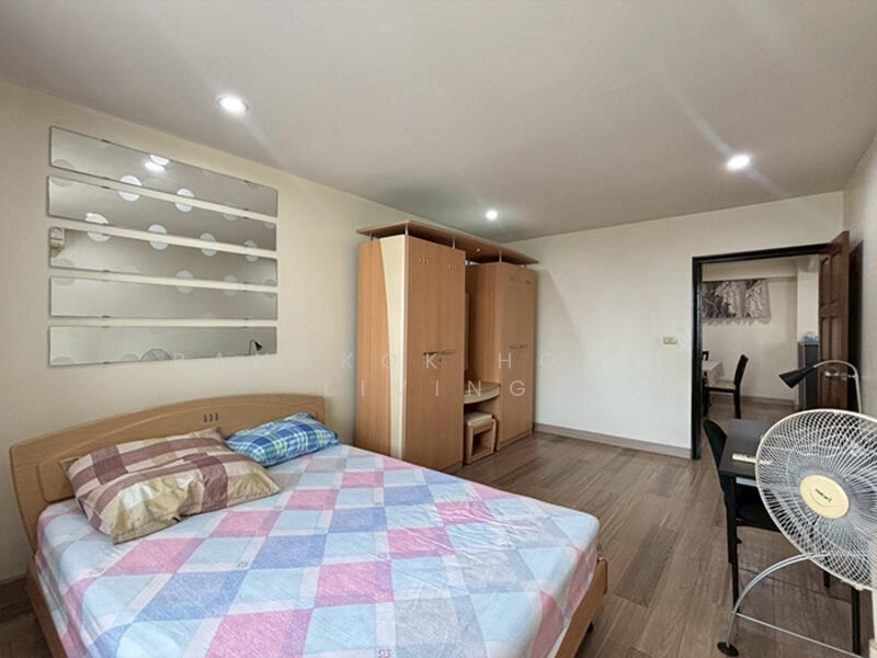 Royal Castle Sukhumvit, Bangkok, 30 Soi Sukhumvit 39, Khlongtoei Nua, Watthana, Bangkok, 3 Bedrooms, 140 sqm, Condo For Rent, by Bangkok House Living, 500094496 - DDproperty.com