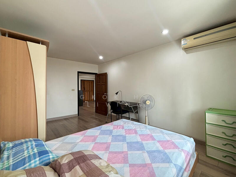 Royal Castle Sukhumvit, Bangkok, 30 Soi Sukhumvit 39, Khlongtoei Nua, Watthana, Bangkok, 3 Bedrooms, 140 sqm, Condo For Rent, by Bangkok House Living, 500094496 - DDproperty.com