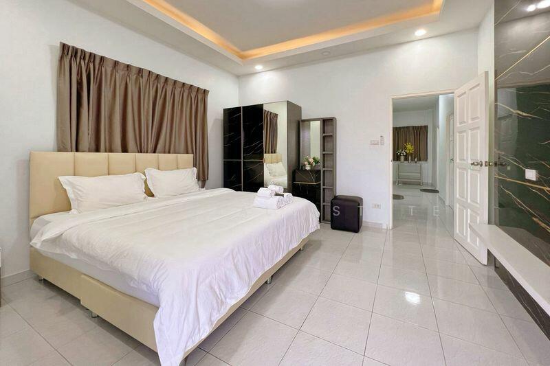 4 Bedroom House for Sale Chaiyapruek, East Pattaya, Chon Buri (Pattaya), Bang Lamung, Bang Lamung (Pattaya), Chon Buri (Pattaya), 4 Bedrooms, 220 sqm, Single Detached House For Sale, by PLC Real Estate, 500094637 - DDproperty.com