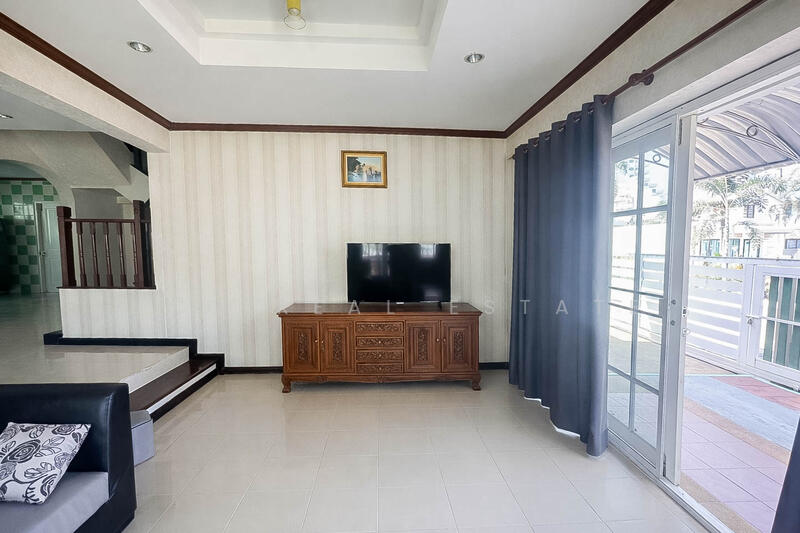 Spacious Two Storey 3 Bedroom House for Sale in Jomtien, Chon Buri (Pattaya), Bang Lamung, Bang Lamung (Pattaya), Chon Buri (Pattaya), 3 Bedrooms, 352 sqm, Single Detached House For Sale, by PLC Real Estate, 500094848 - DDproperty.com
