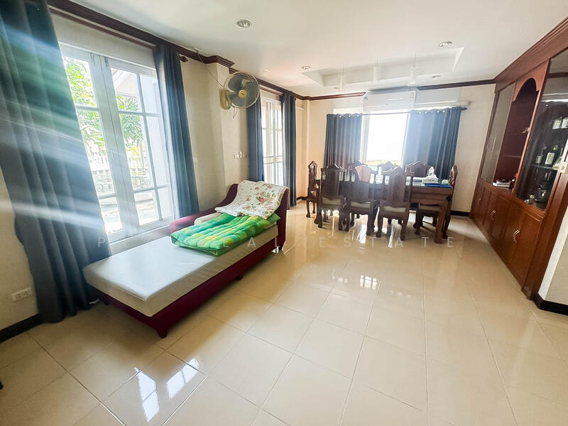 Spacious Two Storey 3 Bedroom House for Sale in Jomtien, Chon Buri (Pattaya), Bang Lamung, Bang Lamung (Pattaya), Chon Buri (Pattaya), 3 Bedrooms, 352 sqm, Single Detached House For Sale, by PLC Real Estate, 500094848 - DDproperty.com