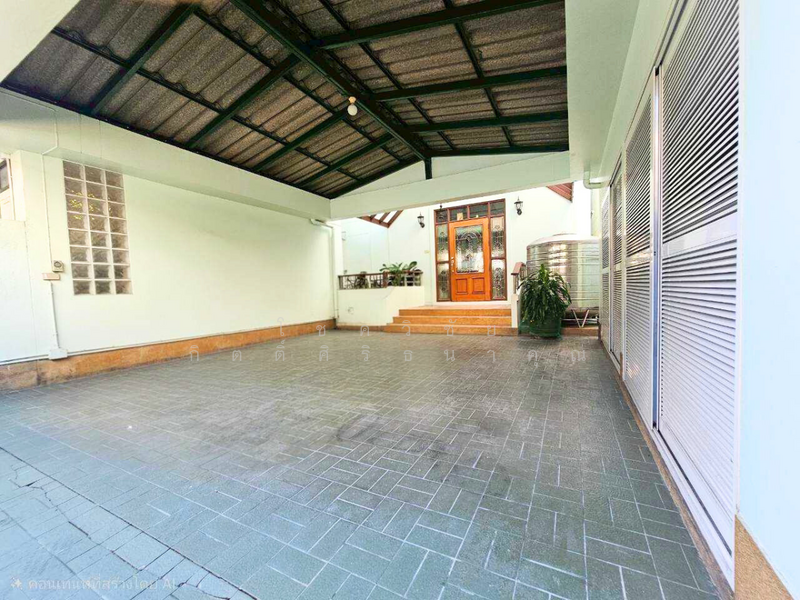 Single House for Sale with a Private Courtyard Garden in the Heart of Sukhumvit 22, Bangkok, สุขุมวิท 22, Khlong Toei, Khlong Toei, Bangkok, 6 Bedrooms, 268 sqm, Single Detached House For Sale, by Chokwichai Kitsirithanakhun, 500094857 - DDproperty.com
