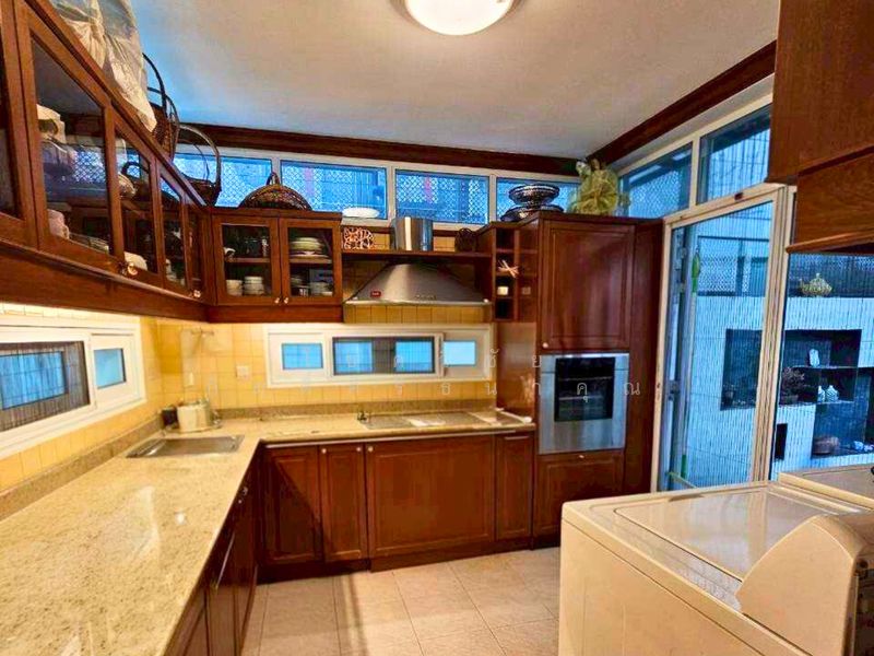 Single House for Sale with a Private Courtyard Garden in the Heart of Sukhumvit 22, Bangkok, สุขุมวิท 22, Khlong Toei, Khlong Toei, Bangkok, 6 Bedrooms, 268 sqm, Single Detached House For Sale, by Chokwichai Kitsirithanakhun, 500094857 - DDproperty.com