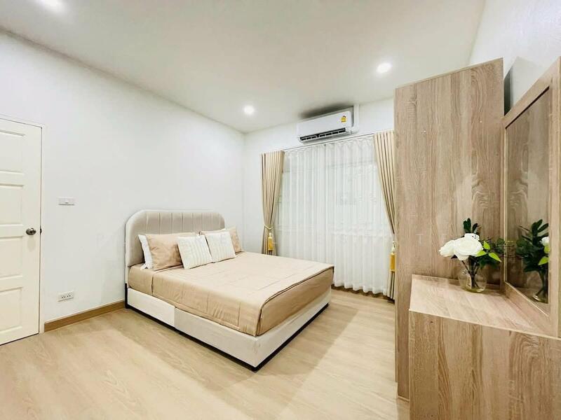 Pool Villa 3 bedrooms for Sale in East Pattaya, Chon Buri (Pattaya), Bang Lamung, Bang Lamung (Pattaya), Chon Buri (Pattaya), 3 Bedrooms, 240 sqm, Single Detached House For Sale, by PLC Real Estate, 500095516 - DDproperty.com