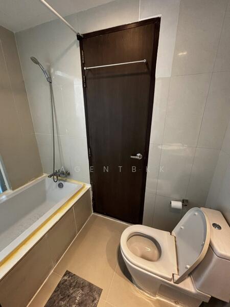 Sky Walk Residences, Bangkok, 1599 Sukhumvit Road, Phra Kanong Nua, Watthana, Bangkok, 1 Bedroom, 50 sqm, Condo For Rent, by Agentbkk, 500095783 - DDproperty.com
