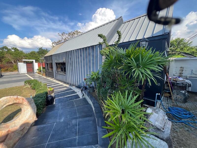 For Rent - Detached house outside the project with a private swimming pool near Thammasat University and Rangsi, Pathum Thani