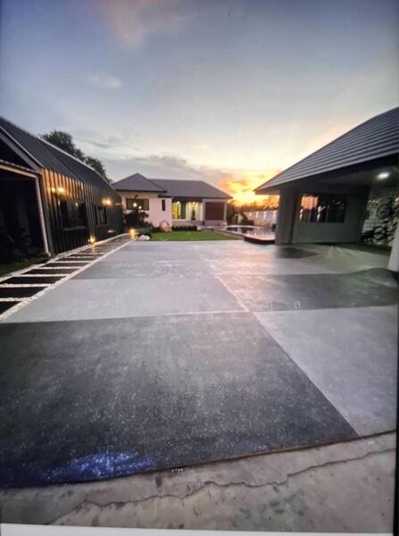 For Rent - Detached house outside the project with a private swimming pool near Thammasat University and Rangsi, Pathum Thani