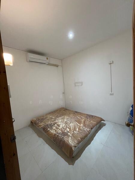 For Rent - Detached house outside the project with a private swimming pool near Thammasat University and Rangsi, Pathum Thani