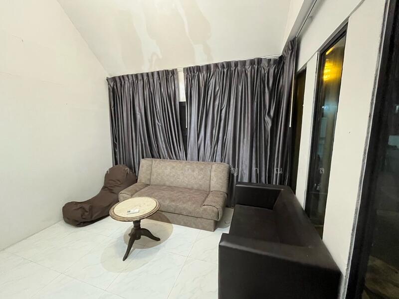 For Rent - Detached house outside the project with a private swimming pool near Thammasat University and Rangsi, Pathum Thani