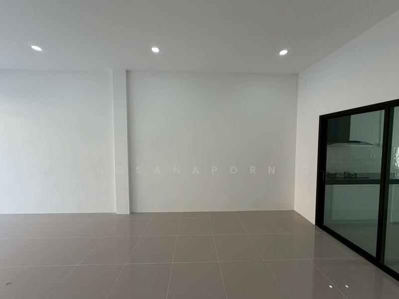 ขาย - ตึกแถว 3 นอน นนทบุรี 46 ตรงข้ามกองสลากสนามบินน้ำ, นนทบุรี