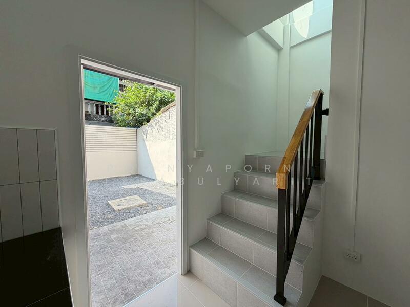 For Sale - ขายอาคารพาณิชย์ ซอยนนทบุรี 46 (ซอยตรงข้ามกองสลาก), Nonthaburi