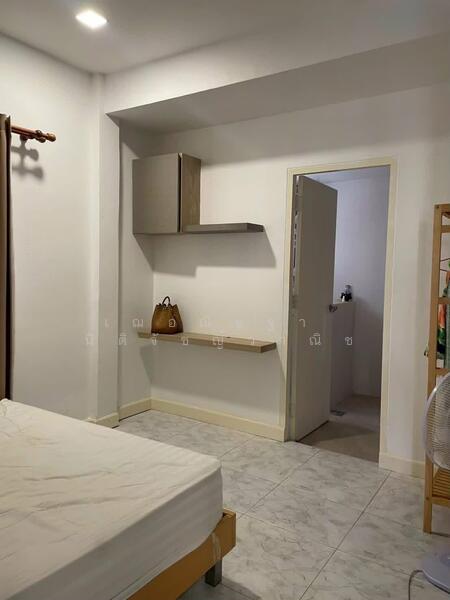 ให้เช่า - บ้านเช่ารามอินทรา ติดเลียบด่วน ใกล้เซ็นทรัลอีสต์วิลล์ 48ตรว. 4ห้องนอน 2ห้องน้ำ 2ที่จอดรถ, กรุงเทพ