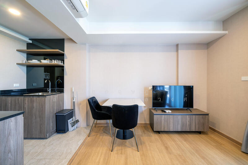 Lloyd Soonvijai-Thonglor, Bangkok, Soi Phetchaburi 47, Phetchaburi Road, Bang Kapi, Huai Khwang, Bangkok, 1 Bedroom, 28 sqm, Condo For Rent, by อุกฤษฎ์ สัตย์ตระกูลวงศ์, 500096703 - DDproperty.com