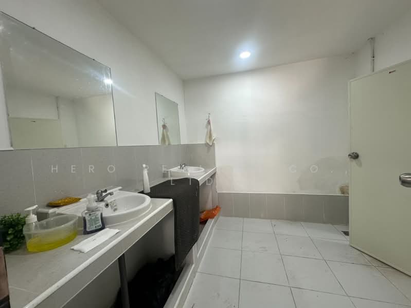 For Rent Bangkok Retail Space Sukhumvit Watthana BTS Ekkamai HRE00028, Bangkok, Khlong Tan Nua, Watthana, Bangkok, , 107 sqm, Retail Space For Rent, by Hero Realtor Co., Ltd., 500096712 - DDproperty.com