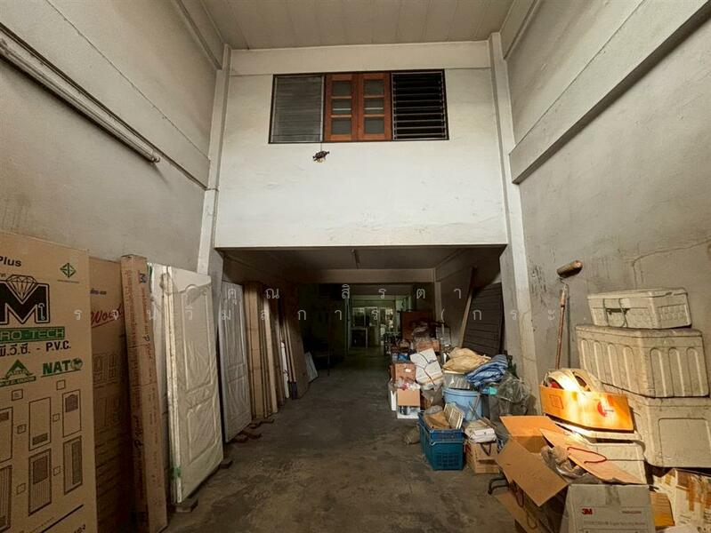 For Sale - อาคารพาณิชย์ 4 ชั้น 35.9 ตร.ว. อาคารพาณิชย์ เยื้องธนาคารไทยพาณิชย์สาขานิมิตรใหม่ ติดถนนนิมิตใหม่, Pathum Thani