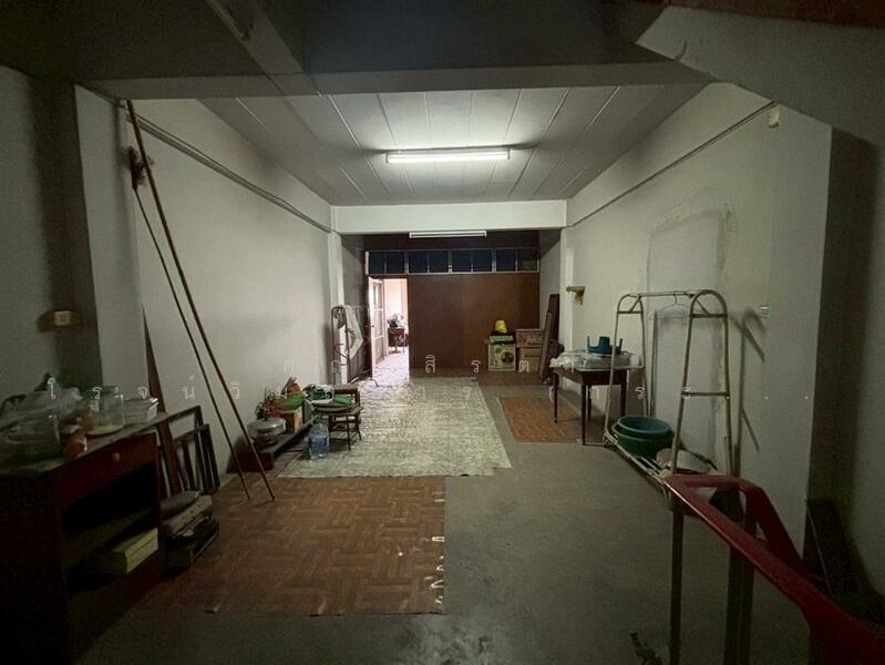 For Sale - อาคารพาณิชย์ 4 ชั้น 35.9 ตร.ว. อาคารพาณิชย์ เยื้องธนาคารไทยพาณิชย์สาขานิมิตรใหม่ ติดถนนนิมิตใหม่, Pathum Thani