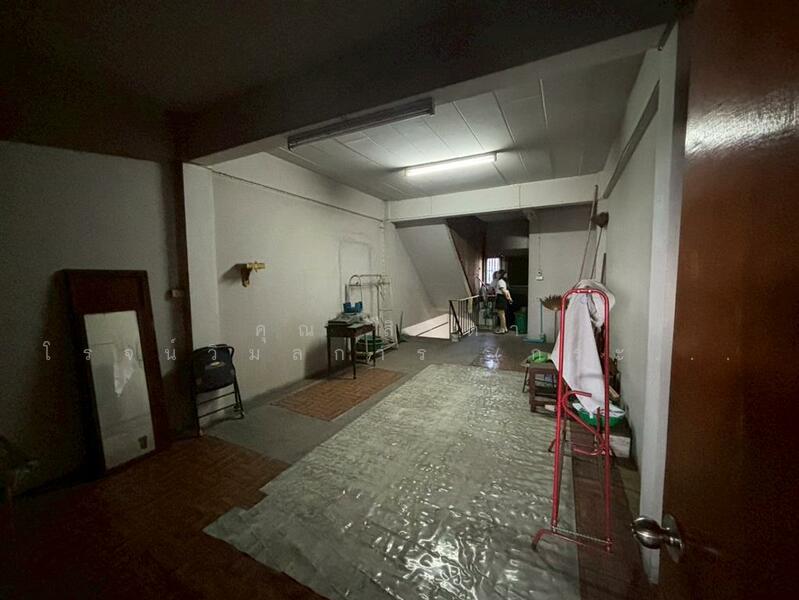 For Sale - อาคารพาณิชย์ 4 ชั้น 35.9 ตร.ว. อาคารพาณิชย์ เยื้องธนาคารไทยพาณิชย์สาขานิมิตรใหม่ ติดถนนนิมิตใหม่, Pathum Thani