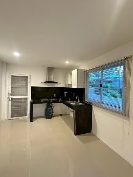 Perfect Place Sukhumvit 77-Suvarnabhumi, Samut Prakan, Lat Krabang Road, Rachathewa, Bang Plee, Samut Prakan, 4 Bedrooms, 155 sqm, Single Detached House For Rent, by Nalinee Chansiricharoen, 500096931 - DDproperty.com