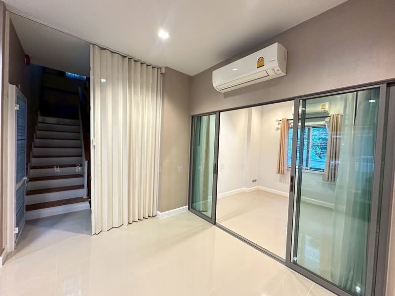 Perfect Place Sukhumvit 77-Suvarnabhumi : เพอร์เฟค เพลส สุขุมวิท77-สุวรรณภูมิ, สมุทรปราการ, ถนนลาดกระบัง, ราชาเทวะ, บางพลี, สมุทรปราการ, 155 ตร.ม., บ้านเดี่ยว ให้เช่า, โดย นลินี จันทร์ศิริเจริญ, 500096931 - DDproperty.com