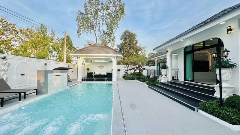 ขายวิลล่าหรูทันสมัยพร้อมสระว่ายน้ำส่วนตัว – ย่านมาบประชัน, ชลบุรี, หนองปรือ, บางละมุง, ชลบุรี, 500 ตร.ม., วิลล่า ขาย, โดย PLC Real Estate, 500096943 - DDproperty.com