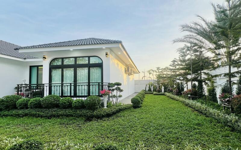 Modern Luxury Pool Villa for Sale in Mabprachan, East Pattaya, Chon Buri (Pattaya), Nong Pru, Bang Lamung (Pattaya), Chon Buri (Pattaya), 5 Bedrooms, 500 sqm, Villa For Sale, by PLC Real Estate, 500096943 - DDproperty.com