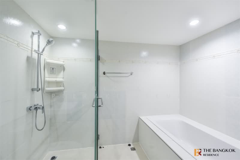 The Lakes, Bangkok, 123 Ratchadaphisek Road, Khlong Toei, Bangkok, 3 Bedrooms, 145 sqm, Condo For Rent, by Nicha Peerakittikul, 500097165 - DDproperty.com