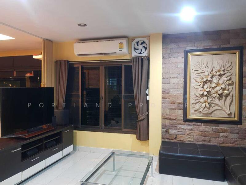 ขาย - ขายบ้านเดี่ยวหรู ฮวงจุ้ยดี 2 ชั้น built in ทั้งหลัง หมู่บ้านพินธนา ใจกลางเมืองอุตรดิตถ์, อุตรดิตถ์