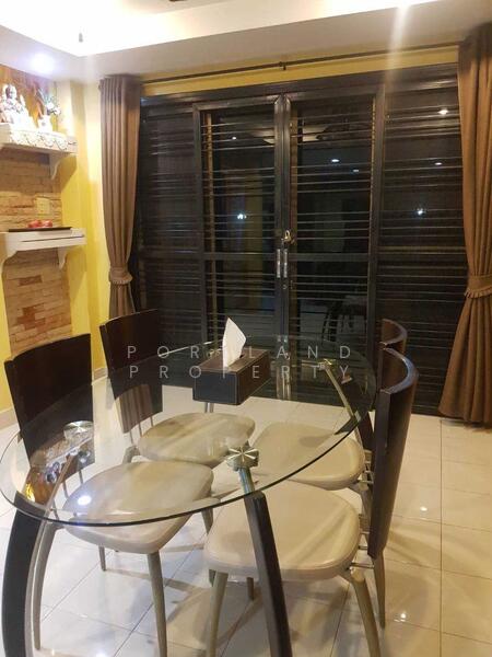 ขาย - ขายบ้านเดี่ยวหรู ฮวงจุ้ยดี 2 ชั้น built in ทั้งหลัง หมู่บ้านพินธนา ใจกลางเมืองอุตรดิตถ์, อุตรดิตถ์