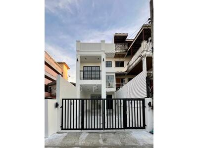 ขาย - ทาวน์โฮม 4 ชั้น ซอยลาดพร้าว 57, กรุงเทพ