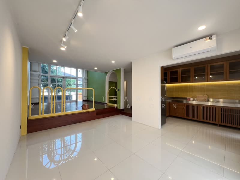 บ้านทาวน์โฮม 3 ชั้น สภาพดีพร้อมเข้าอยู่ ใจกลางอารีย์, Bangkok, Phaya Thai, Phaya Thai, Bangkok, 4 Bedrooms, 280 sqm, Townhouse For Sale, by Panthawan Keeratithavornanan, 500098425 - DDproperty.com