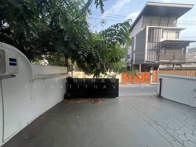 บ้านทาวน์โฮม 3 ชั้น สภาพดีพร้อมเข้าอยู่ ใจกลางอารีย์, Bangkok, Phaya Thai, Phaya Thai, Bangkok, 4 Bedrooms, 280 sqm, Townhouse For Sale, by Panthawan Keeratithavornanan, 500098425 - DDproperty.com