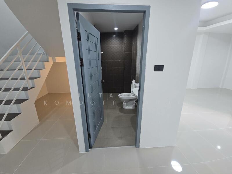 ขาย - ขายบ้านหลังริม บ้านสันป่าเลียง หนองหอย เชียงใหม่ | รีโนเวทใหม่ | 2 ล้าน ใกล้ Central Festival, เชียงใหม่