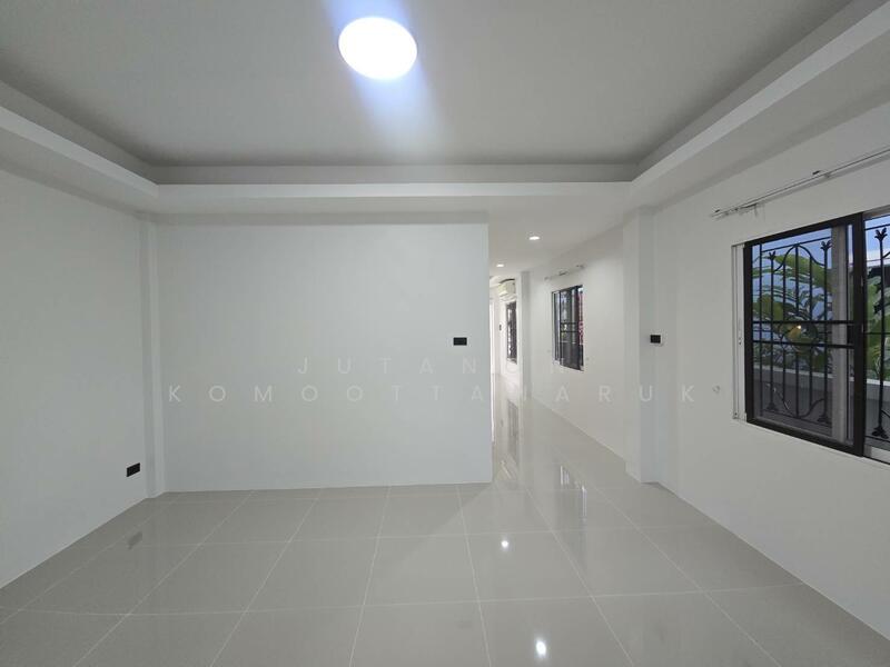 ขาย - ขายบ้านหลังริม บ้านสันป่าเลียง หนองหอย เชียงใหม่ | รีโนเวทใหม่ | 2 ล้าน ใกล้ Central Festival, เชียงใหม่