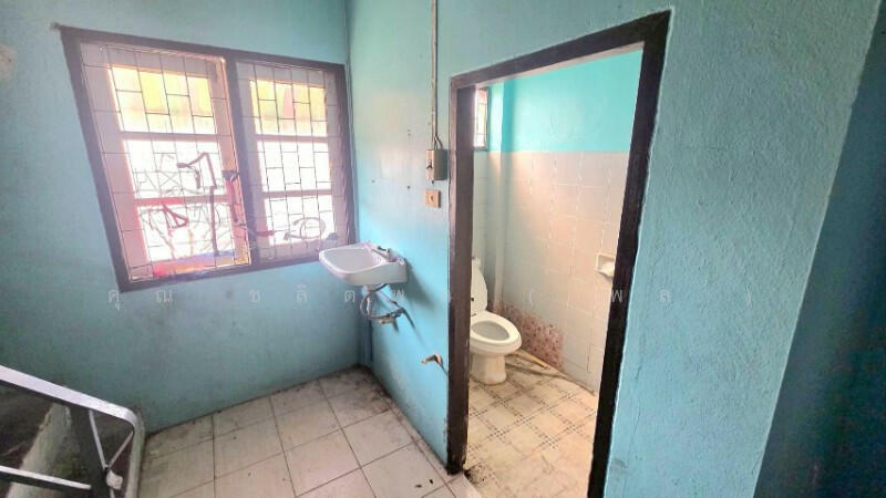 For Sale - อาคารพาณิชย์ 3.5 ชั้น ซอยอยู่สุข 23 บางเมือง - สมุทรปราการ รีโนเวทแล้ว สภาพดี, Samut Prakan