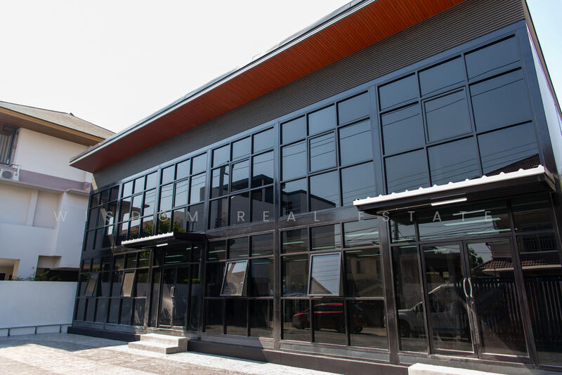 For Sale - Office Building with Warehouse Soi Punnawithi 29, Sukhumvit 101, Bangkok