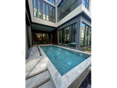 ขาย - CONNOISSEUR Phatthanakan : คอนนาเซอร์ พัฒนาการ, กรุงเทพ