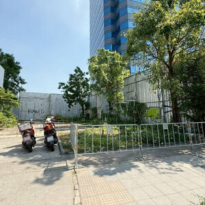 ขาย - ที่ดินพร้อมสิ่งปลูกสร้าง เนื้อที่ 2-2-94.3 ไร่ ติดถนนรัชาภิเษก ห้วยขวาง, กรุงเทพ