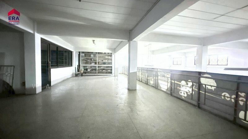 ขาย - ขาย อาคารพาณิชย์ 4 คูหา ติดถนนสุวินทวงศ์ (304) ฉะเชิงเทรา, ฉะเชิงเทรา