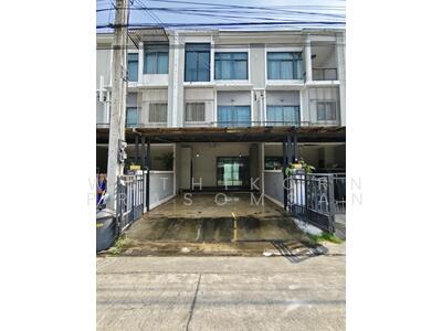 ขาย - The Metro Pattanakarn-Srinakarin : เดอะ เมทโทร พัฒนาการ-ศรีนครินทร์, กรุงเทพ