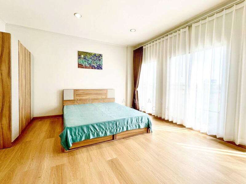 ให้เช่า ทาวน์โฮม 3 ชั้น หลังมุม เฟอร์นิเจอร์พร้อมเข้าอยู่ ถนนศรีนครินทร์ ใกล้ห้างธัญญะ, Bangkok, Suan Luang, Suan Luang, Bangkok, 3 Bedrooms, 260 sqm, Townhouse For Rent, by Noppawan Ruangdech, 500102290 - DDproperty.com