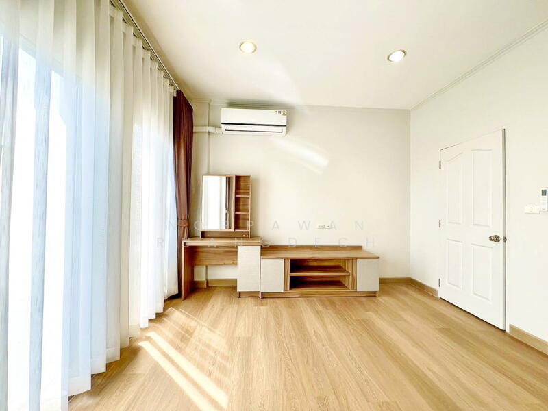 ให้เช่า ทาวน์โฮม 3 ชั้น หลังมุม เฟอร์นิเจอร์พร้อมเข้าอยู่ ถนนศรีนครินทร์ ใกล้ห้างธัญญะ, Bangkok, Suan Luang, Suan Luang, Bangkok, 3 Bedrooms, 260 sqm, Townhouse For Rent, by Noppawan Ruangdech, 500102290 - DDproperty.com