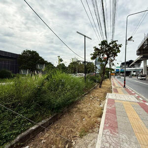 ขาย - ที่ดินพร้อมสิ่งปลูกสร้าง เนื้อที่14-3-18ไร่ ตรงข้ามแฟชั่นไอซ์แลนด์, กรุงเทพ