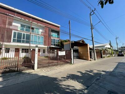 ขาย - ทาวน์โฮม 3 ชั้น 40.6 ตร.ว. ทาวน์โฮม ซอยโพธิ์แก้ว3 แยก13, กรุงเทพ