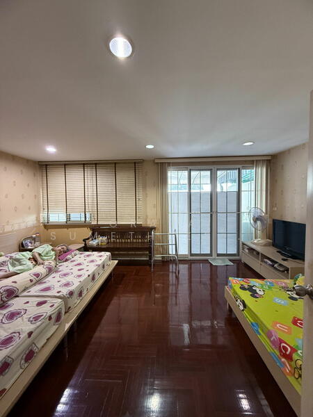 For Sale - 4-BR Townhouse, Bangkok