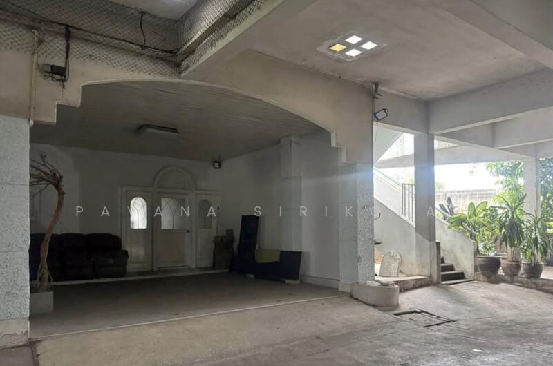 ให้เช่า - ทาวน์เฮ้าส์ 5-ห้องนอน, กรุงเทพ