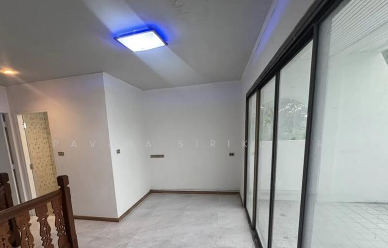 ให้เช่า - ทาวน์เฮ้าส์ 5-ห้องนอน, กรุงเทพ